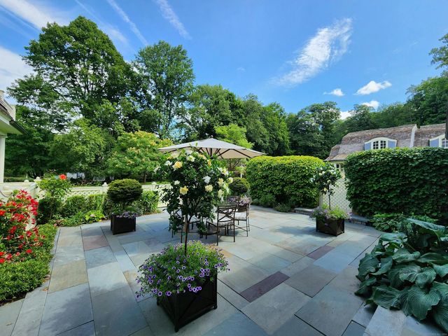 27 Country Club Road, Ridgefield, CT 06877