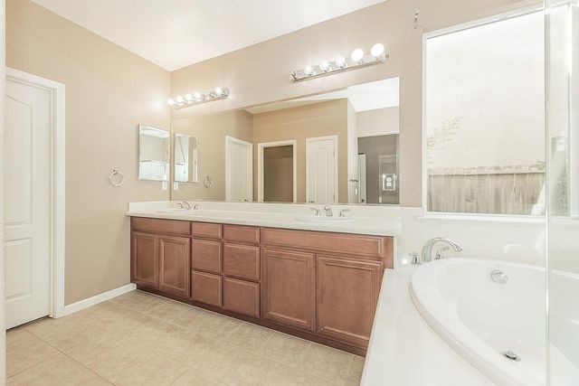 645 Serena Avenue, Clovis, CA 93619