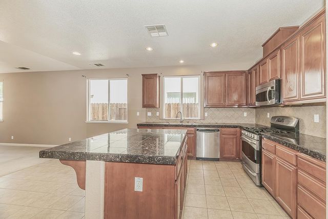 645 Serena Avenue, Clovis, CA 93619