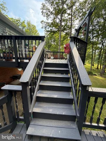 2712 OMISOL RD, Woodbridge, VA 22192