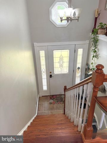 2712 OMISOL RD, Woodbridge, VA 22192