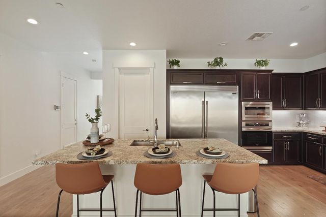 1847 Outrigger Ln, Lathrop, CA 95330