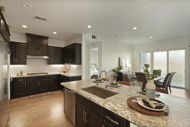 1847 Outrigger Ln, Lathrop, CA 95330