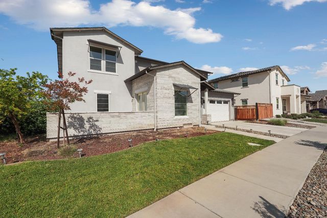 1847 Outrigger Ln, Lathrop, CA 95330