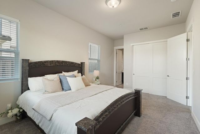1847 Outrigger Ln, Lathrop, CA 95330