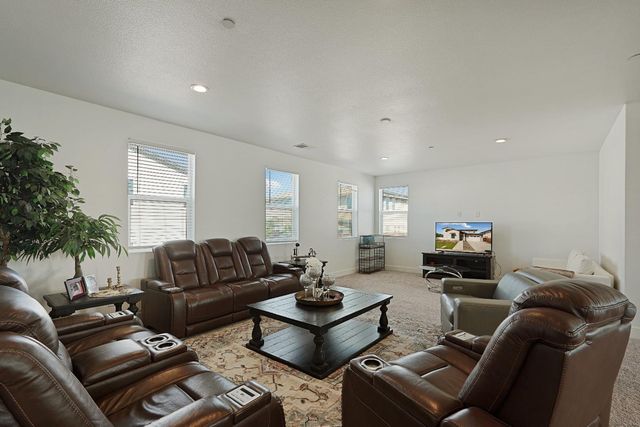 1847 Outrigger Ln, Lathrop, CA 95330