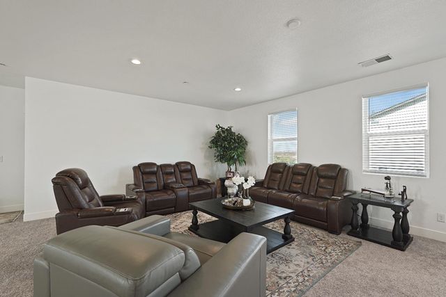 1847 Outrigger Ln, Lathrop, CA 95330