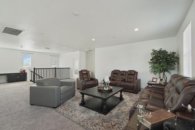 1847 Outrigger Ln, Lathrop, CA 95330
