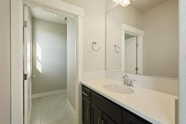 1847 Outrigger Ln, Lathrop, CA 95330