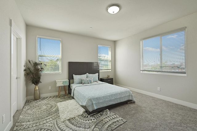 1847 Outrigger Ln, Lathrop, CA 95330