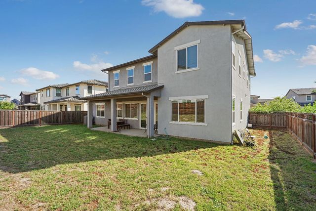 1847 Outrigger Ln, Lathrop, CA 95330