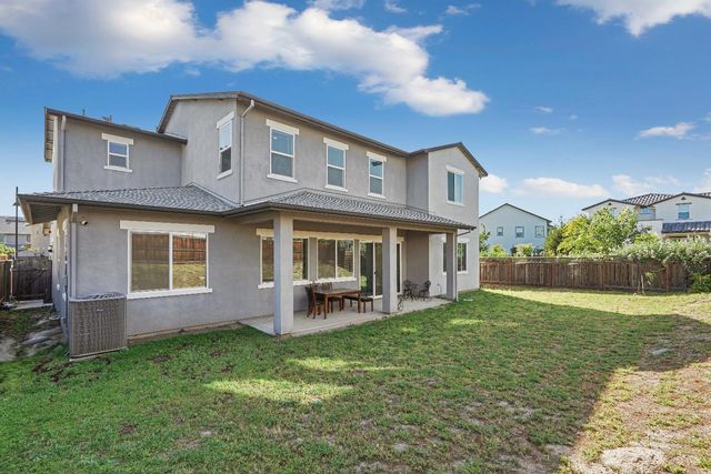 1847 Outrigger Ln, Lathrop, CA 95330