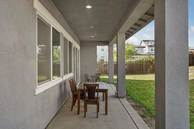 1847 Outrigger Ln, Lathrop, CA 95330