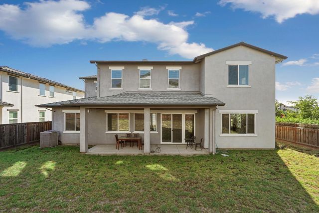 1847 Outrigger Ln, Lathrop, CA 95330