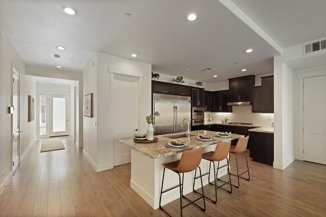 1847 Outrigger Ln, Lathrop, CA 95330