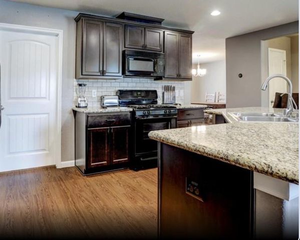 1 Rodeo Bend Drive, Manvel, TX 77578