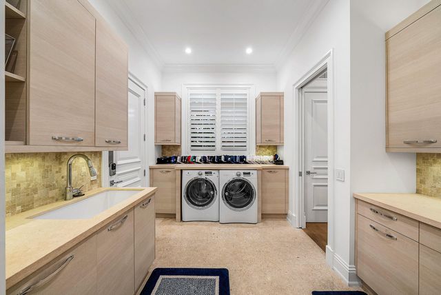 1041 Seaspray Avenue, Delray Beach, FL 33483