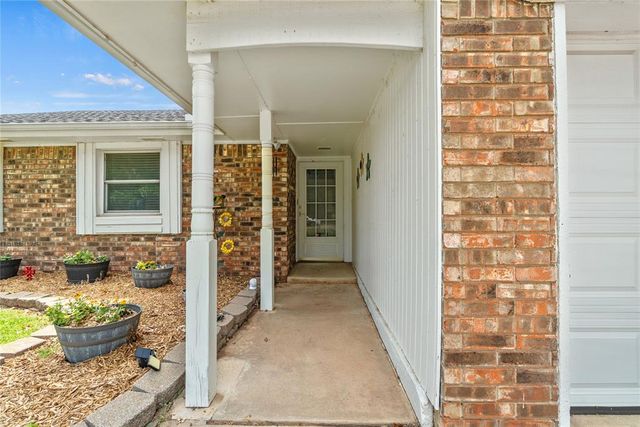 8216 Karla Lane, Oklahoma City, OK 73132