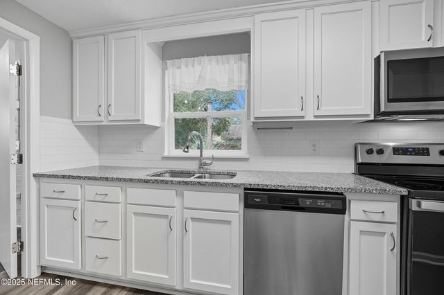 11520 GWYNFORD Lane, Jacksonville, FL 32223