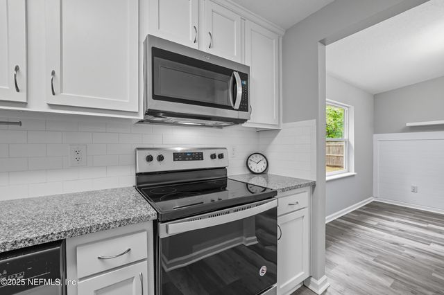 11520 GWYNFORD Lane, Jacksonville, FL 32223