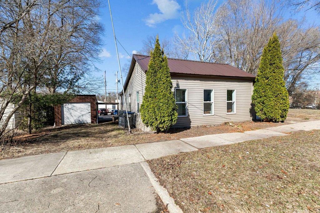 147 S PEARL STREET, Berlin, WI 54923