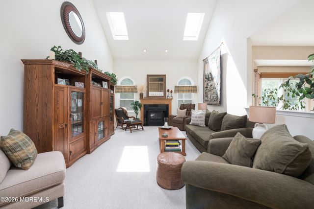 9 Rues Road, Cream Ridge, NJ 08514