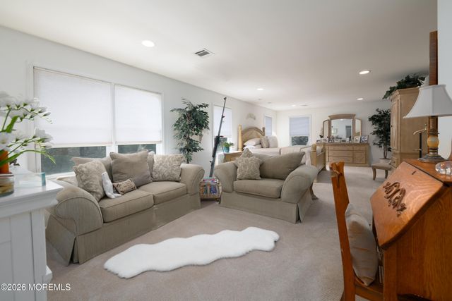 9 Rues Road, Cream Ridge, NJ 08514