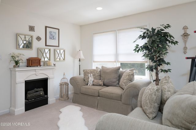 9 Rues Road, Cream Ridge, NJ 08514