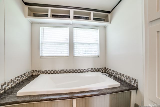 830 County Road 6751, Devine, TX 78016