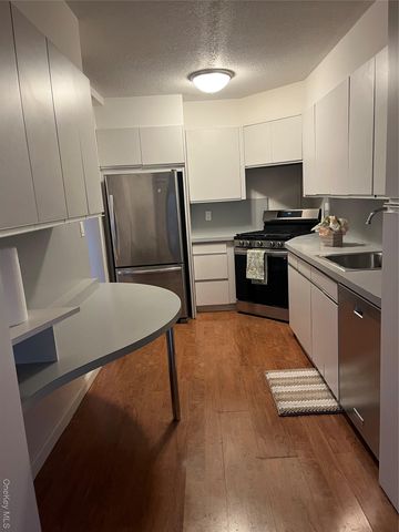 2 Bay Club Drive 8V, Bayside, NY 11360