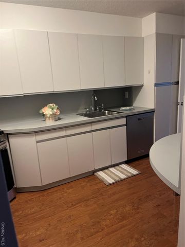 2 Bay Club Drive 8V, Bayside, NY 11360