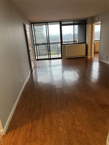 2 Bay Club Drive 8V, Bayside, NY 11360