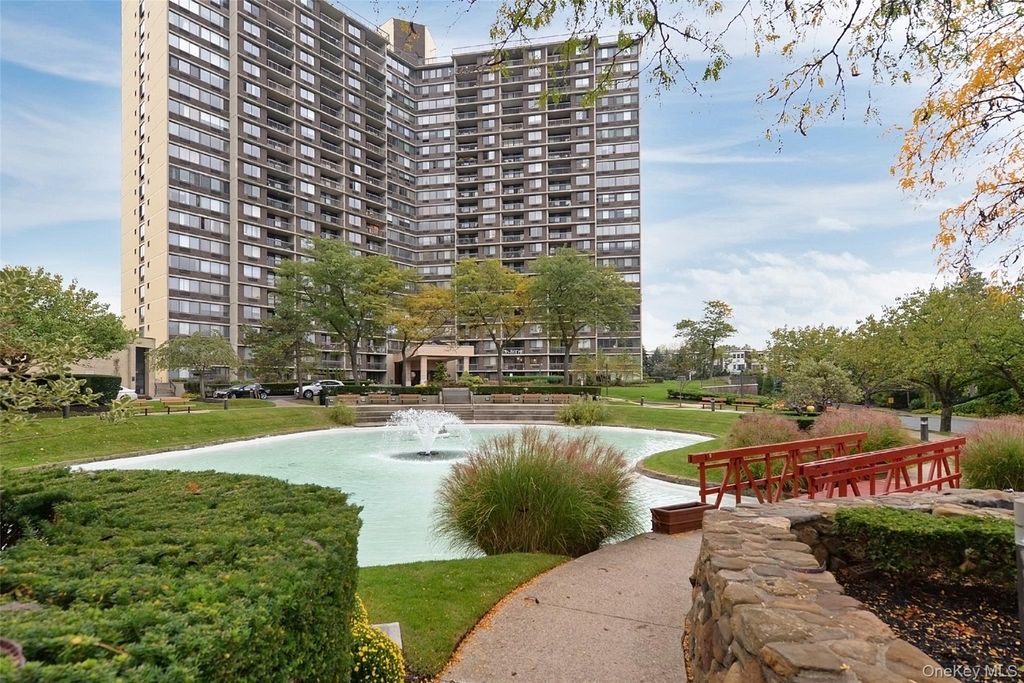 2 Bay Club Drive 8V, Bayside, NY 11360