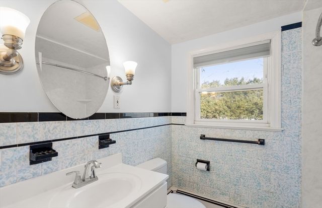 8 Stanley St, Natick, MA 01760