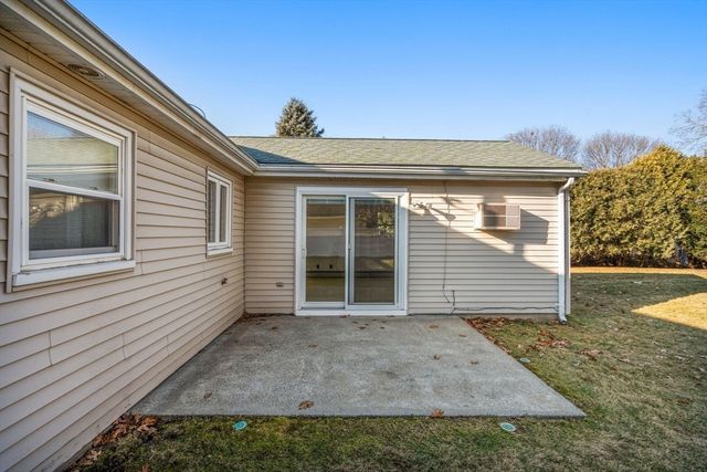 8 Stanley St, Natick, MA 01760