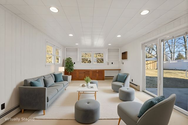 8 Stanley St, Natick, MA 01760