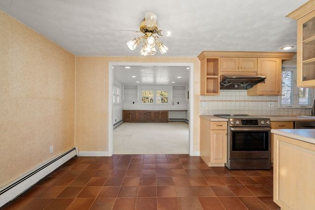 8 Stanley St, Natick, MA 01760