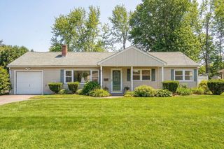 8 Stanley St, Natick, MA 01760