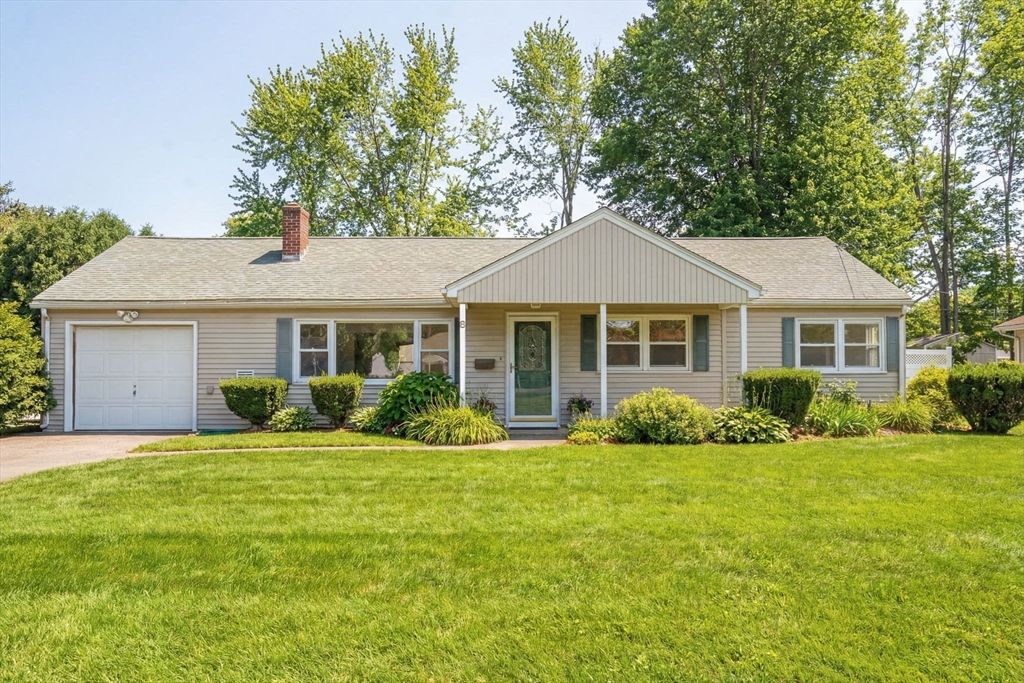 8 Stanley St, Natick, MA 01760