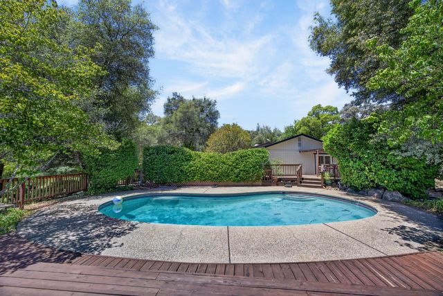 22998 Cottage Hill Dr, Grass Valley, CA 95949