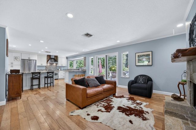 22998 Cottage Hill Dr, Grass Valley, CA 95949
