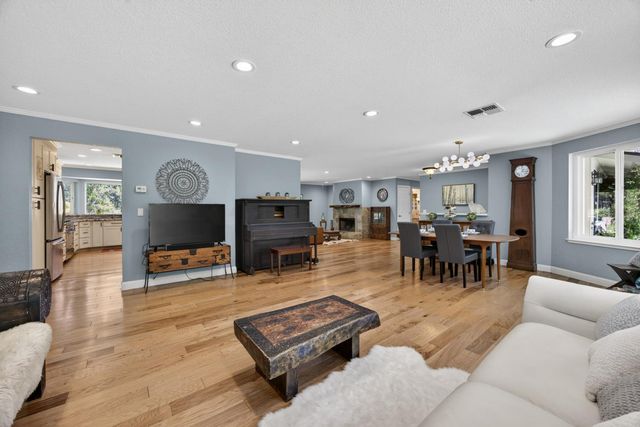 22998 Cottage Hill Dr, Grass Valley, CA 95949
