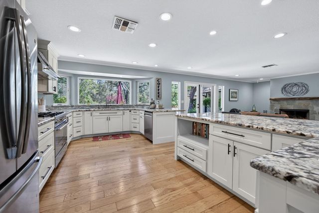 22998 Cottage Hill Dr, Grass Valley, CA 95949