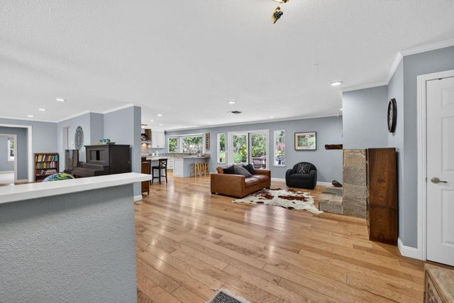 22998 Cottage Hill Dr, Grass Valley, CA 95949