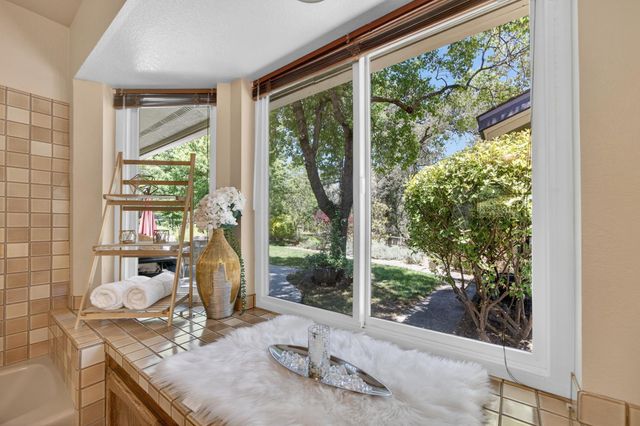 22998 Cottage Hill Dr, Grass Valley, CA 95949