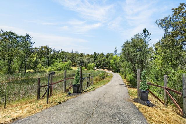 22998 Cottage Hill Dr, Grass Valley, CA 95949