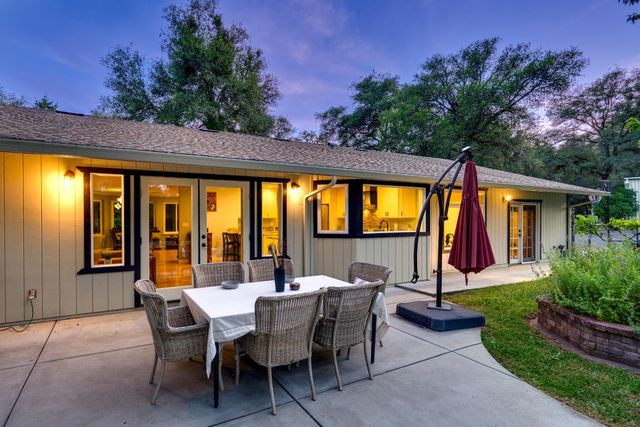 22998 Cottage Hill Dr, Grass Valley, CA 95949
