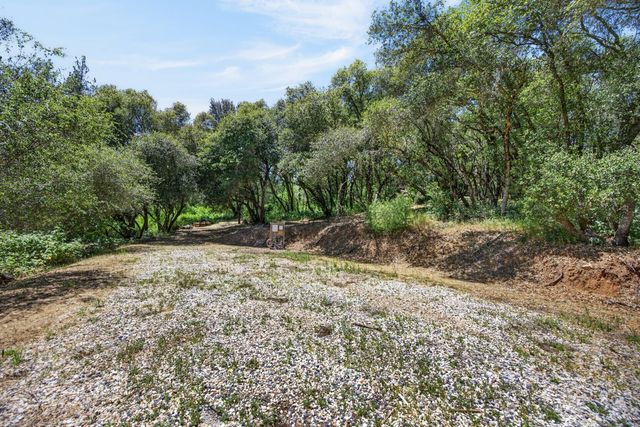 22998 Cottage Hill Dr, Grass Valley, CA 95949