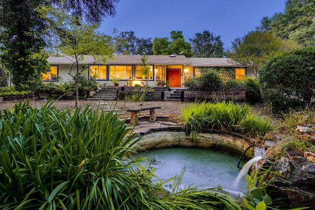 22998 Cottage Hill Dr, Grass Valley, CA 95949