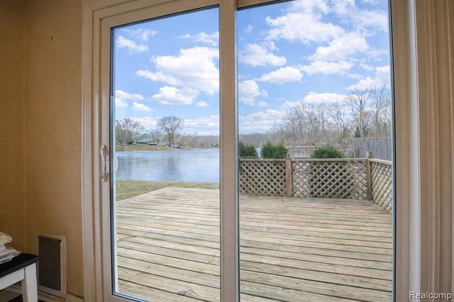11388 Sunset Boulevard, Pinckney, MI 48169